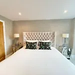 Spacious 3 Bdr With Ac And Rooftop In Paddington