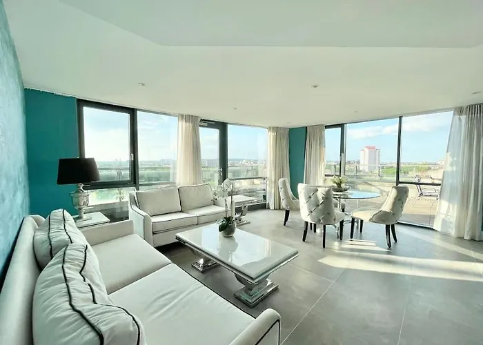 Spacious 3 Bdr With Ac And Rooftop In Paddington