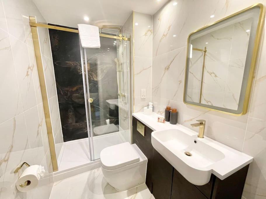 Appartamento Spacious 3 Bdr With Ac And Rooftop In Paddington Londra