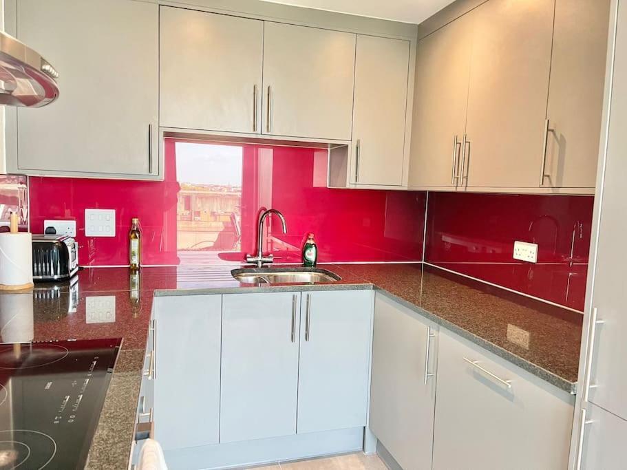 Appartamento Spacious 3 Bdr With Ac And Rooftop In Paddington Londra